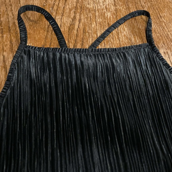 👚(bundle 4 items w/👚for $16) Black ribbed top - Picture 3 of 9